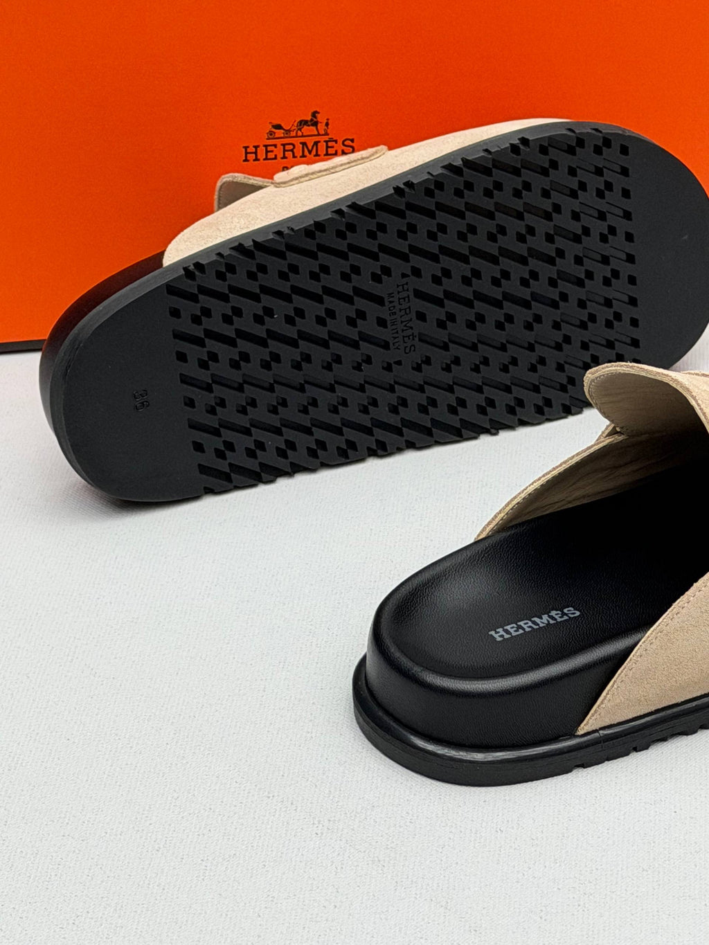 Hrms slipper sueda grey leather logo