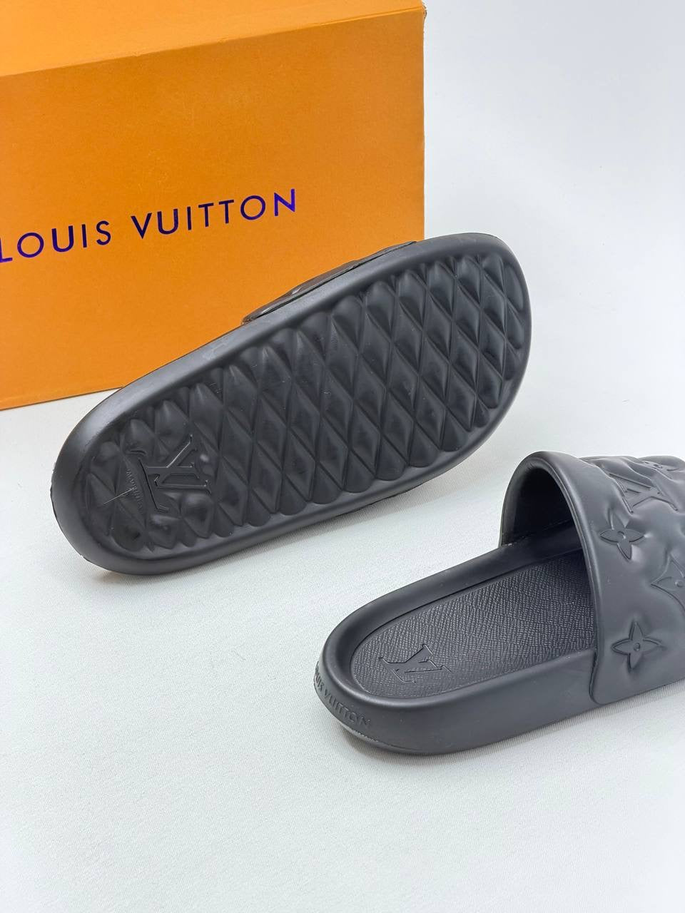 Waterfont Black Puffer Slipper - LV