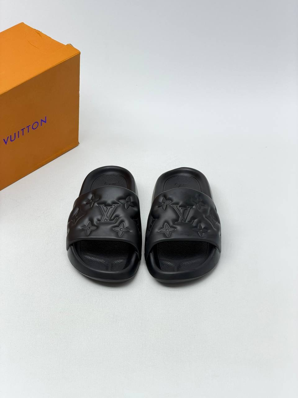 Waterfont Black Puffer Slipper - LV