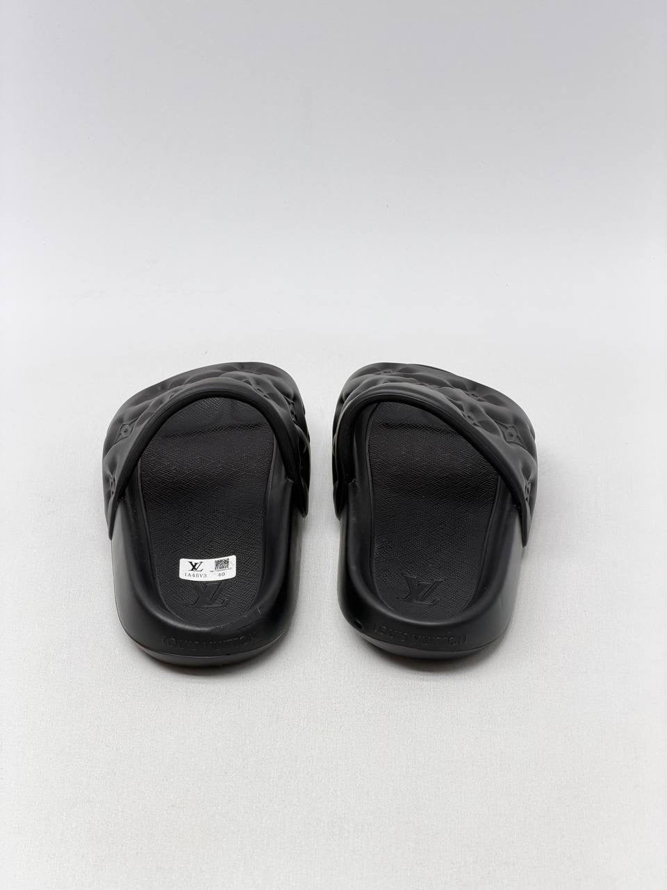 Waterfont Black Puffer Slipper - LV