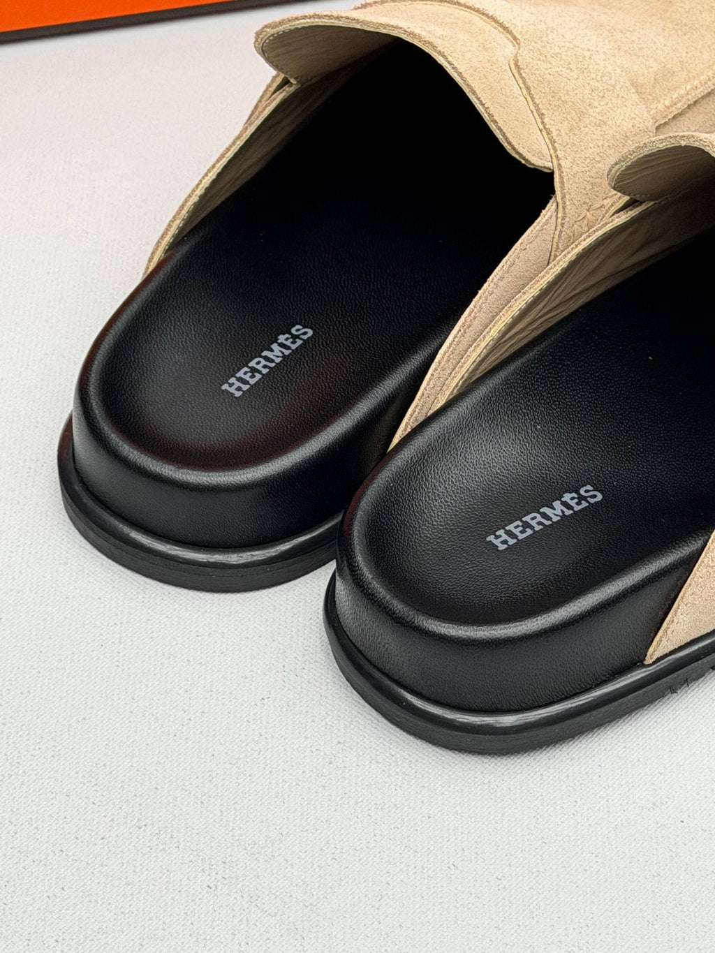 Hrms slipper sueda grey leather logo