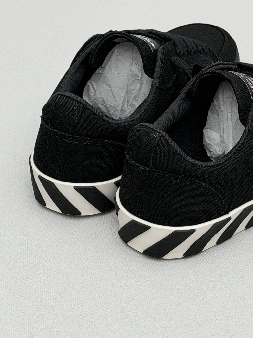 Off - Suede canvas classic Black